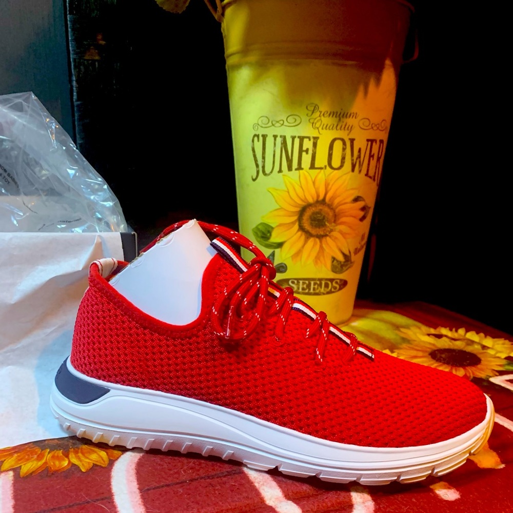 Red Tommy Hilfiger size 8 1/2m